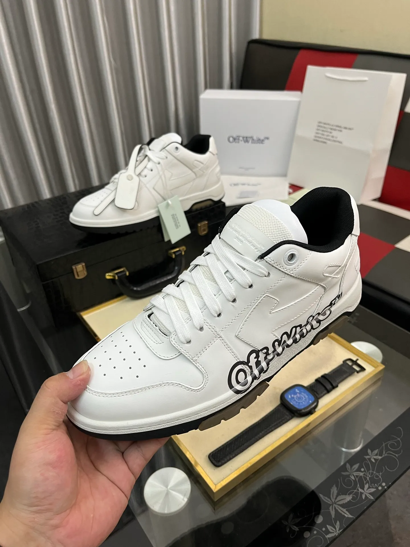 Men's shoes 💰600⌚️⌚️ OFF-White C/O VirGil Abloh fashionable and versatile casual shoes. Exclusive first release of the new model. Made of environmentally friendly cowhide leather and mesh fabric upper material. The insole is embedded with foam cushioning EVA material. The correct midsole is equipped with EVA lightweight cushioning. External tooth nail rubber outsole. The correct accessories can be customized simultaneously. Women's model: 35-40 Men's model: 39-45